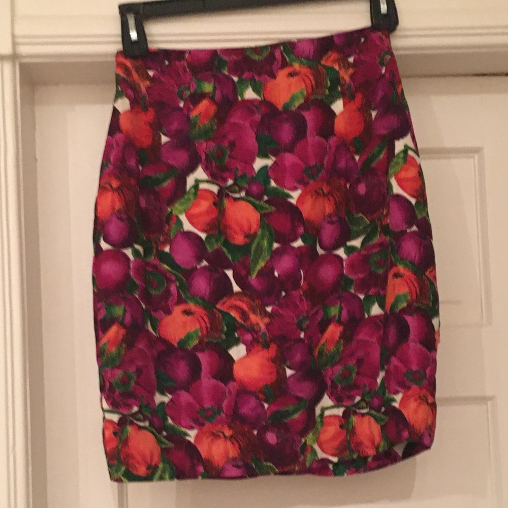 Tropical colorful Nicole Miller skirt.